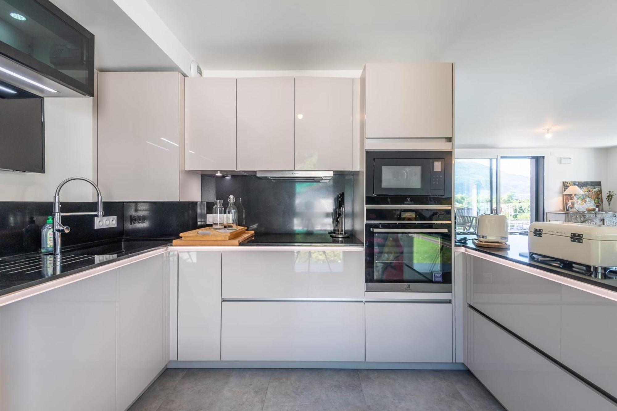 Kandinsky Furnished Flat * Aix-les-Bains